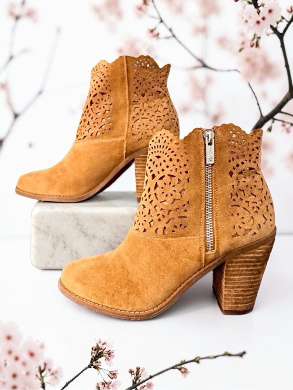 Jessica Simpson Camel Suede Laser Cut Ankle Booties Women’s 7 Block Heel
